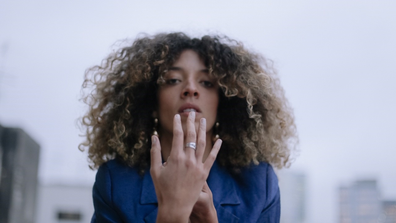 Anaïs Sylla: o tremor do mundo