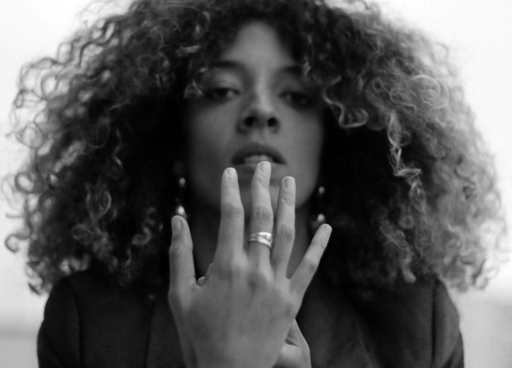 Anaïs Sylla: o tremor do mundo