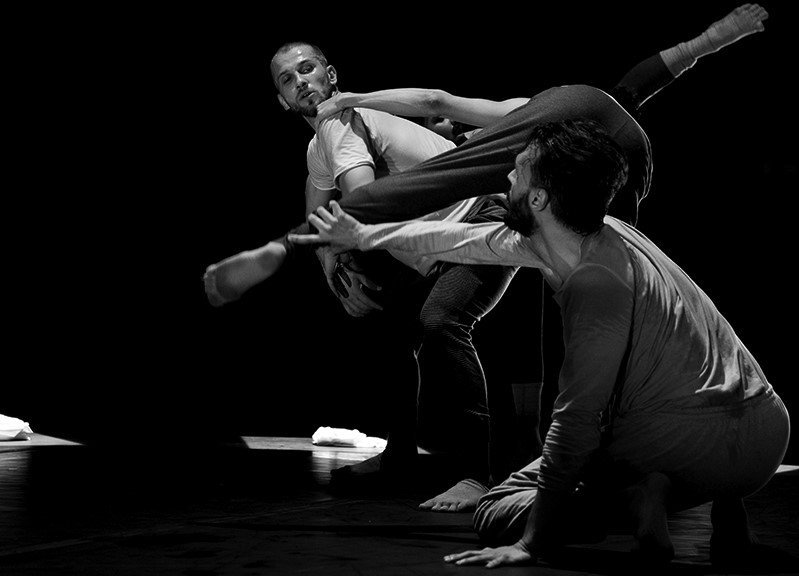 COMPANHIA DE DANÇA SIAMESES: RUBEDO 